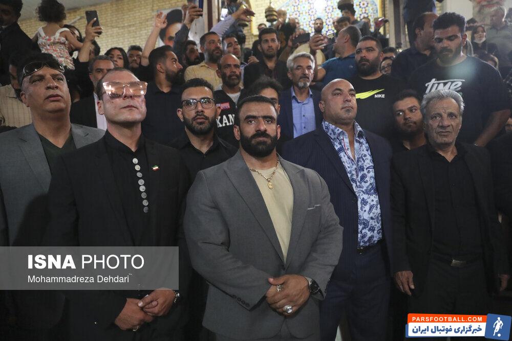 تصاویر تلخ از خاکسپاری خلیل عقاب با حضور هادی چوپان