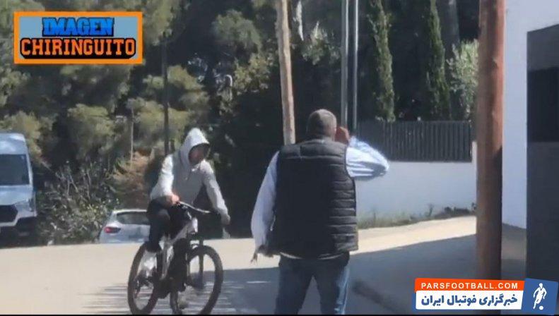 مسی ؛ شکار تصاویری از لیونل مسی در حال دوچرخه سواری در بارسلون