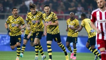 حاج صفی ؛ پیروزی آ. ا. ک آتن در حضور احسان حاج صفی