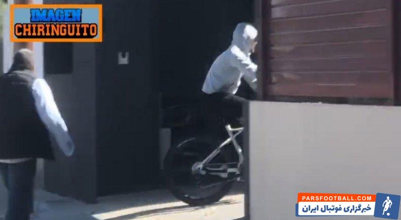 مسی ؛ شکار تصاویری از لیونل مسی در حال دوچرخه سواری در بارسلون