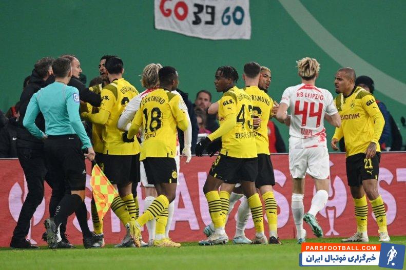 دورتموند ؛ درگیری بین بازیکنان دورتموند و لایپزیش در دقایق پایانی بازی 