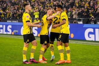 دورتموند ؛ اخراج اودوخای، مدافع آگزبورگ در دیدار برابر دورتموند