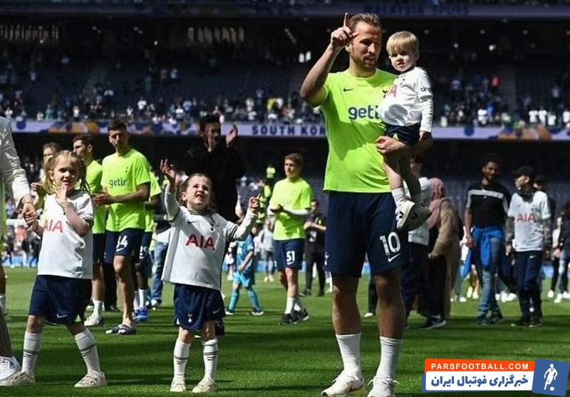 کین ؛ رایان میسون : کین در پایان هر فصل برای هواداران دست تکان میدهد