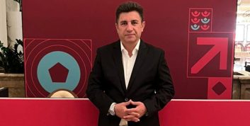 امیر قلعه نویی مورد تمجید مدیران فیفا قرار گرفت
