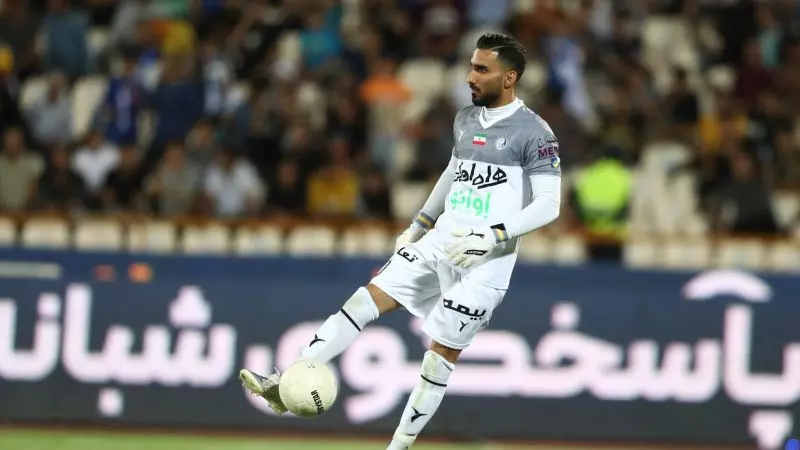 سینا سعیدی فر در ترکیب اصلی استقلال به میدان رفت