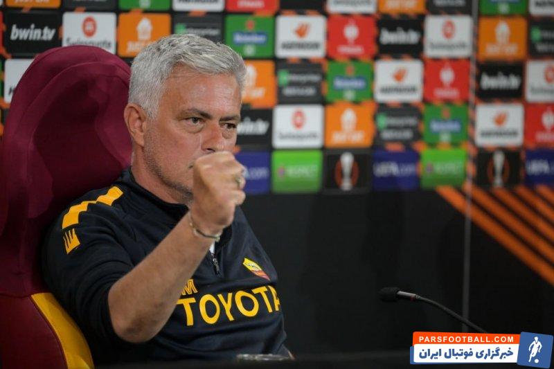 مورینیو ؛ تمرین رم پشت درهای بسته با حضور کادر فنی و تیم پزشکی