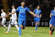 مهدی طارمی در انتظار انتقال به لیگ برتر انگلیس قرار دارد