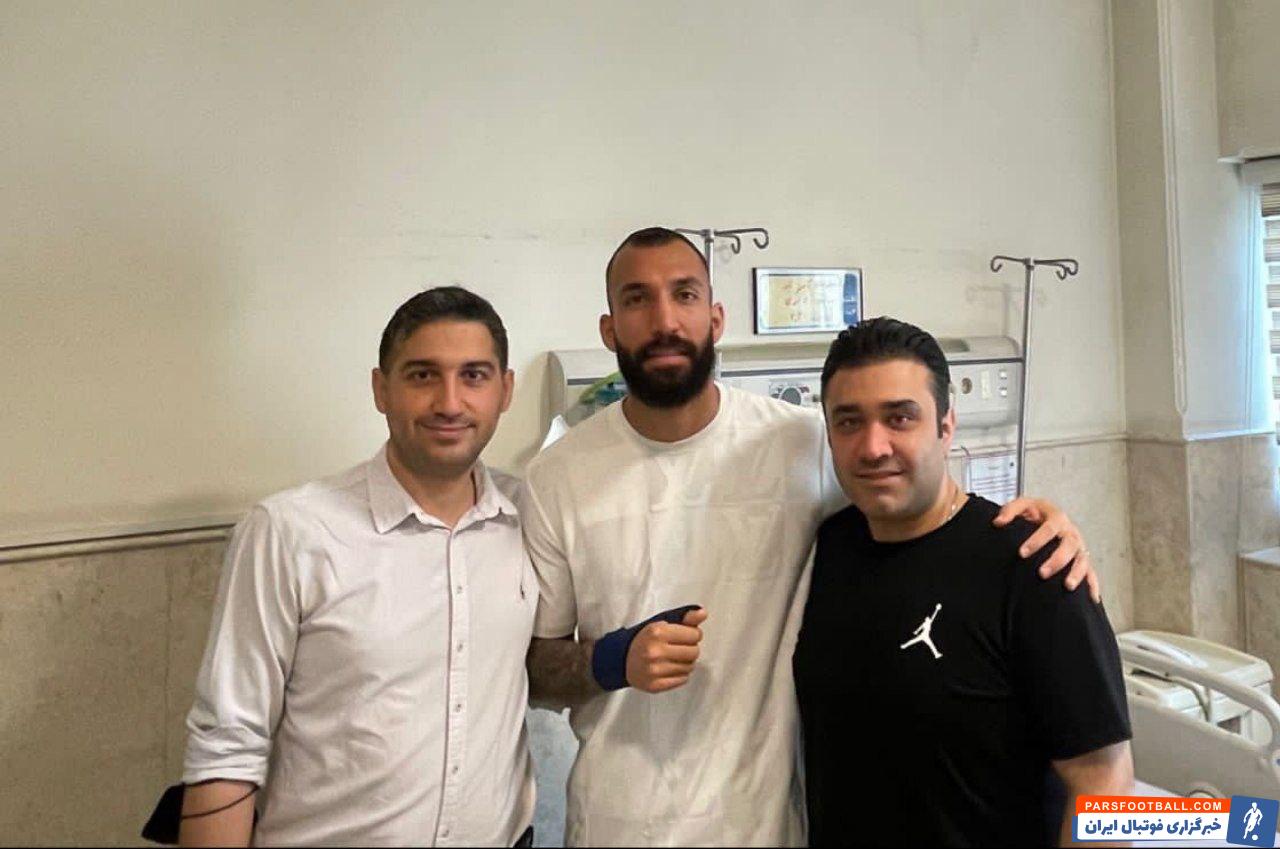 روزبه چشمی تحت عمل جراحی سرپایی دست قرار گرفت