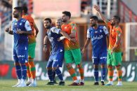 روزبه چشمی در دیدار مقابل تراکتور غایب خواهد بود