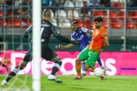 روزبه چشمی تحت عمل جراحی سرپایی دست قرار گرفت