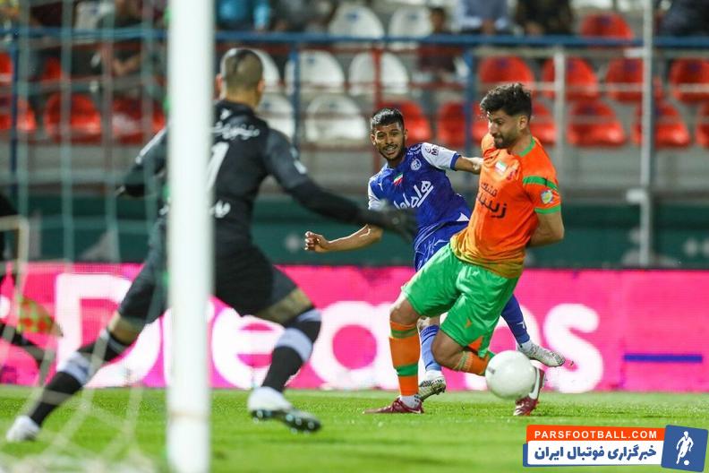 روزبه چشمی تحت عمل جراحی سرپایی دست قرار گرفت