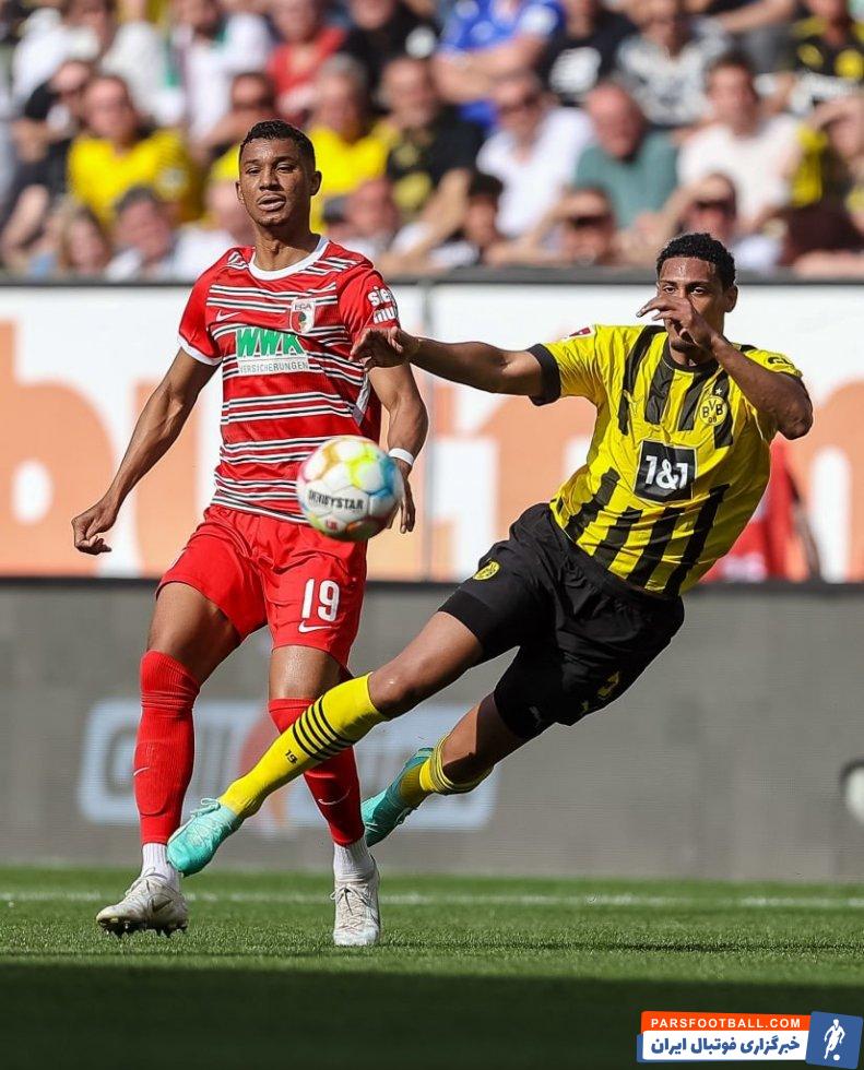 دورتموند ؛ اخراج اودوخای، مدافع آگزبورگ در دیدار برابر دورتموند 