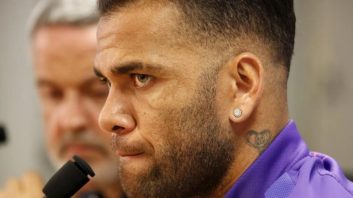 آلوز همچنان در زندان