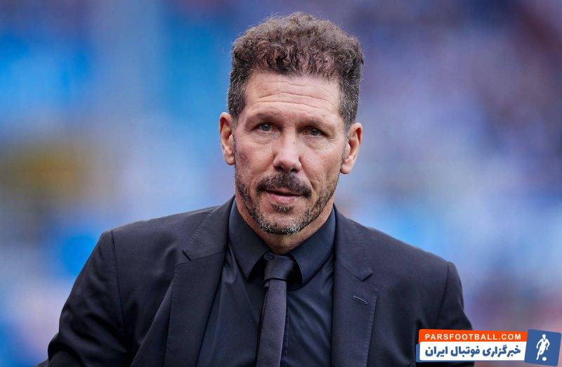 سیمئونه ؛ مجمسه‌ای از سیمئونه در لباس ناپولی جایزه پسر به پدر