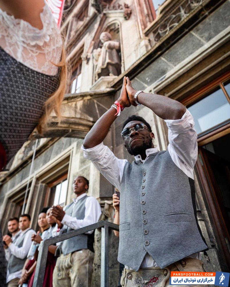 بایرن مونیخ ؛ جشم قهرمانی تیم‌های مردان و زنان بایرن مونیخ میدان مارین پلاتز