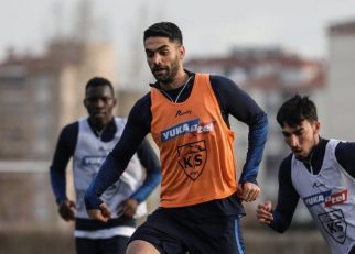 کریمی ؛ چهره خندان و با انگیزه علی کریمی در تمرین کایسری اسپور