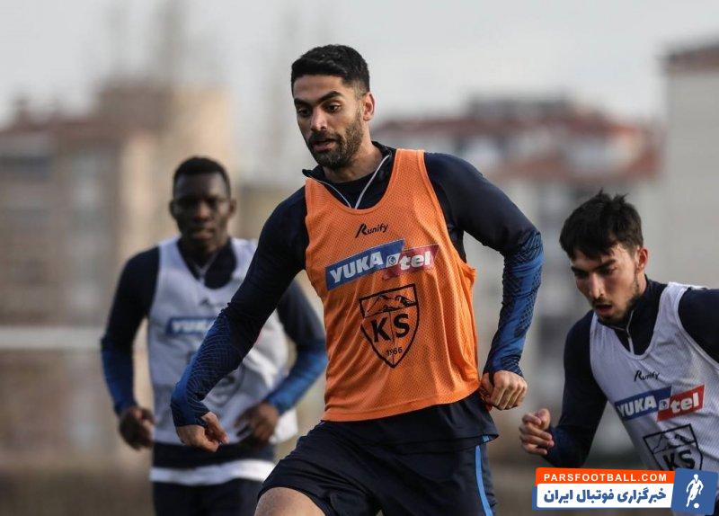 کریمی ؛ چهره خندان و با انگیزه علی کریمی در تمرین کایسری اسپور