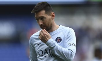 مسی : از هم‌تیمی‌هایم، از باشگاه عذرخواهی می‌کنم