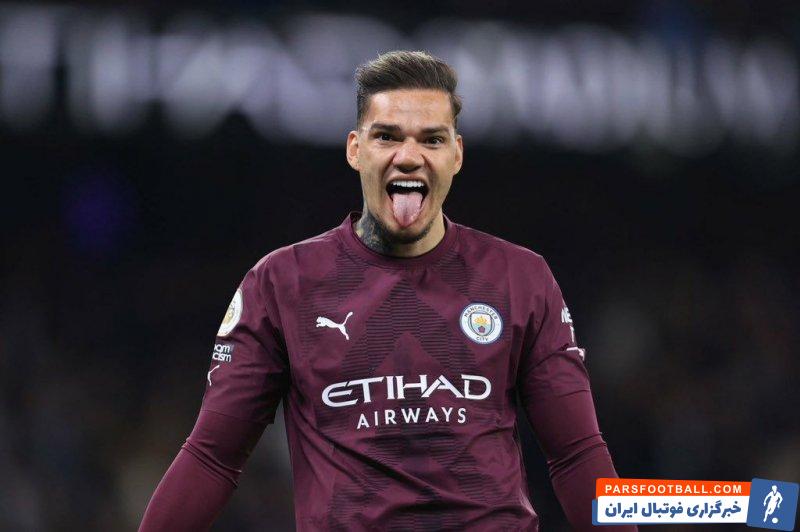 ادرسون مورائس سنگربان برزیلی سیتیزن ها به سبک خاص خود، برای جشن قهرمانی امروز تیمش آماده شده است.