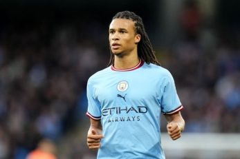 منچسترسیتی ؛ آکه : هالند سزاوار هر چیزی است که به دست می‌آورد