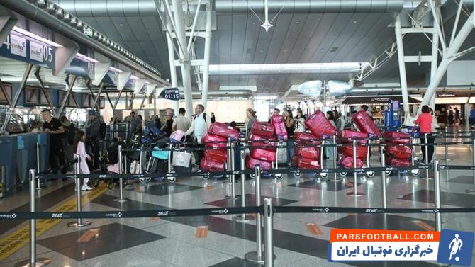 عکس| اقدام عجیب و جنجالی هم‌تیمی طارمی در فرودگاه/ سفر با 50 چمدان بزرگ!