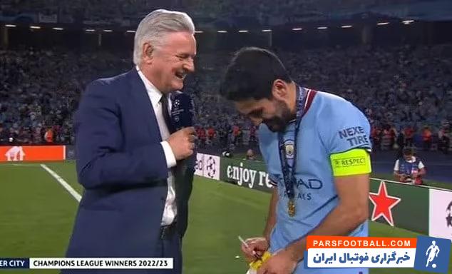 کلی ؛ انتقاد کاربران شبکه اجتماعی از درخواست امضا کلی از گوندوگان در حین مصاحبه