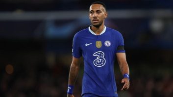 اوبامیانگ ؛ تصویری از اوبامیانگ و پسرانش با پیراهن بارسلونا