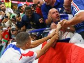 امباپه ؛ توپ امضا شده امباپه برای گیوم هوادار فرانسه