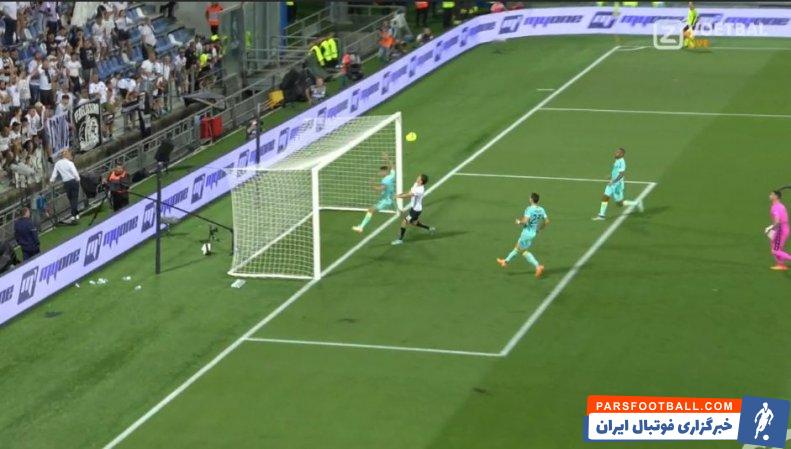 گرفتن توپ با دست از سوی داویده فرائونی در دیدار با اسپتزیا