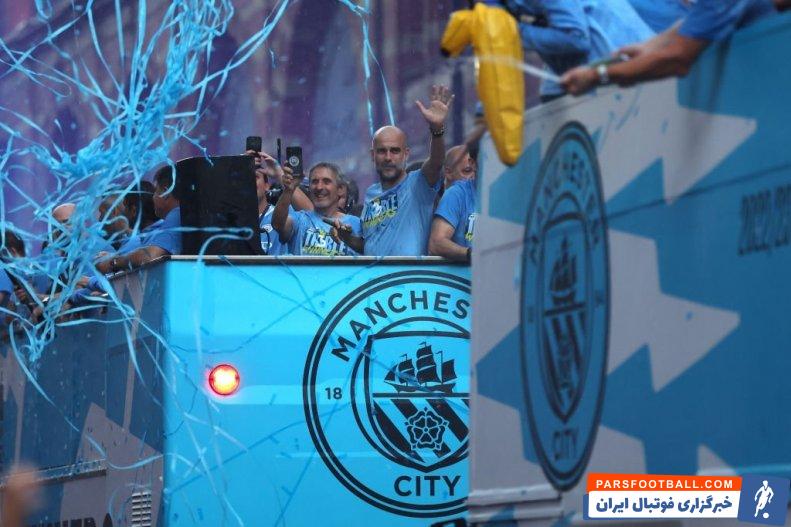 منچسترسیتی ؛ ژست جالب گواردیولا با سیگار برگ بر لب در جشن قهرمانی سیتی 