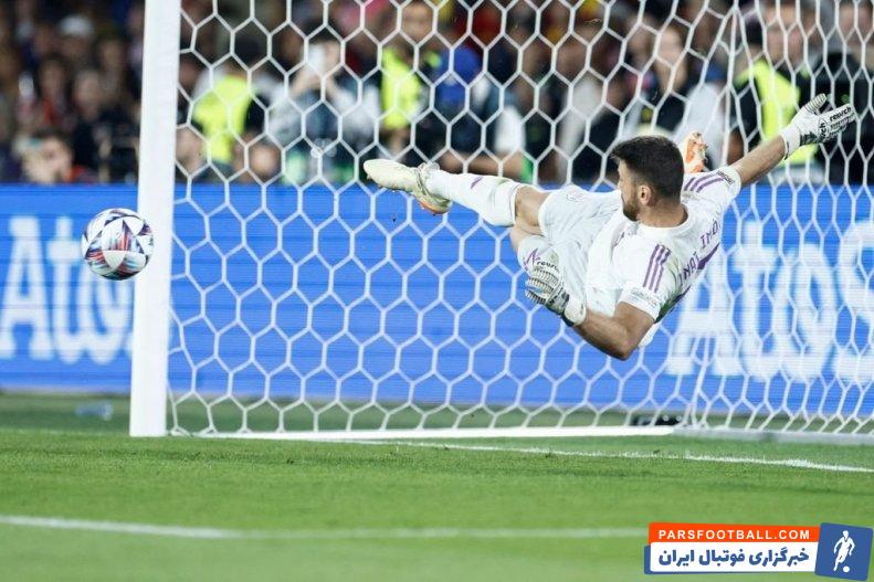 اسپانیا ؛ مهار پنالتی زیبای اونای سیمون با پا 