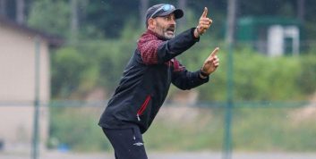 خمز : هواداران تراکتور از آقایی حمایت کنند. باید به او محبت کنند