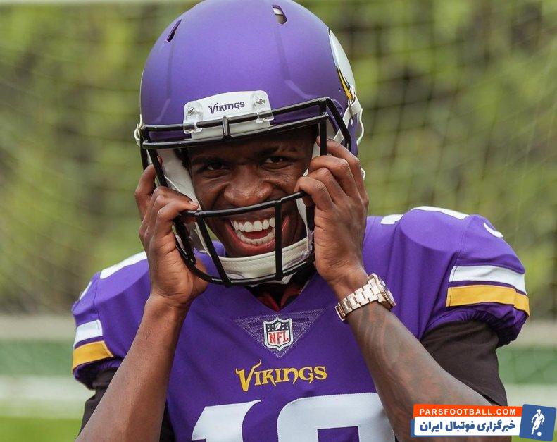 وینیسیوس در حال تمرین راگبی در کنار جاستین جفرسون، ستاره امریکایی NFL راگبی