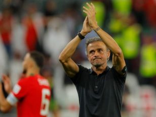 انریکه در پاریس برای برگزاری نشست خبری به عنوان سرمربی جدید پی اس جی