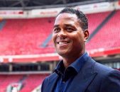 تراکتور ؛ اهدای پیراهن شماره ده تراکتور به کلایورت در حاشیه دیدار با دمیر اسپور