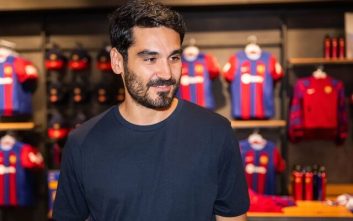 پدری : دیدن اینکه چگونه او می‌چرخد و توپ را از دست نمی‌دهد بسیار دیدنی است