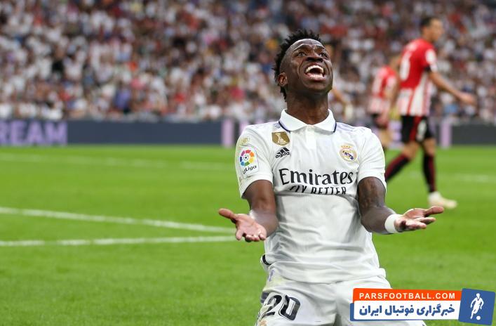 وینیسیوس در حال تمرین راگبی در کنار جاستین جفرسون، ستاره امریکایی NFL راگبی