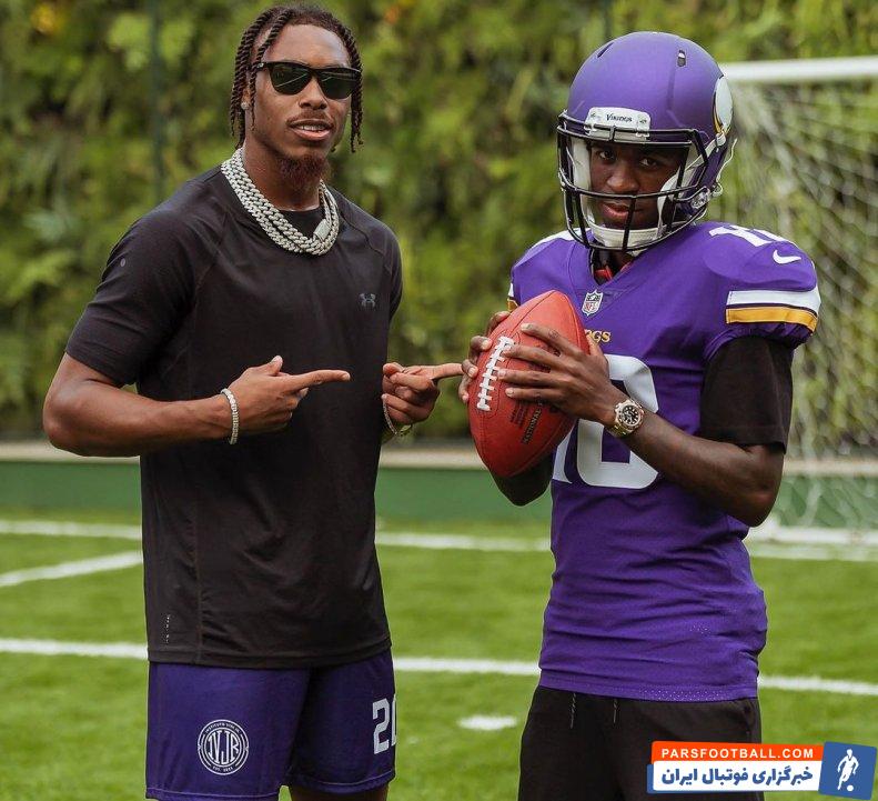 وینیسیوس در حال تمرین راگبی در کنار جاستین جفرسون، ستاره امریکایی NFL راگبی