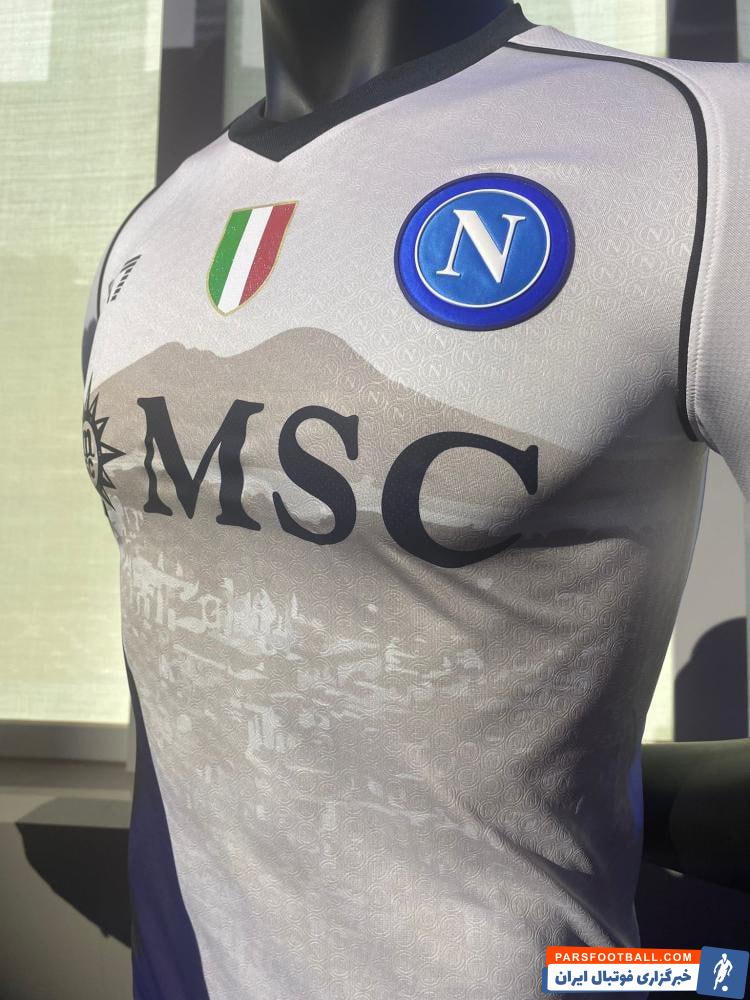 ناپولی ؛ برند امپریو ارمنی طراح پیراهن های فصل 2023/2024 ناپولی 