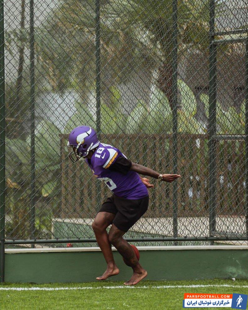 وینیسیوس در حال تمرین راگبی در کنار جاستین جفرسون، ستاره امریکایی NFL راگبی