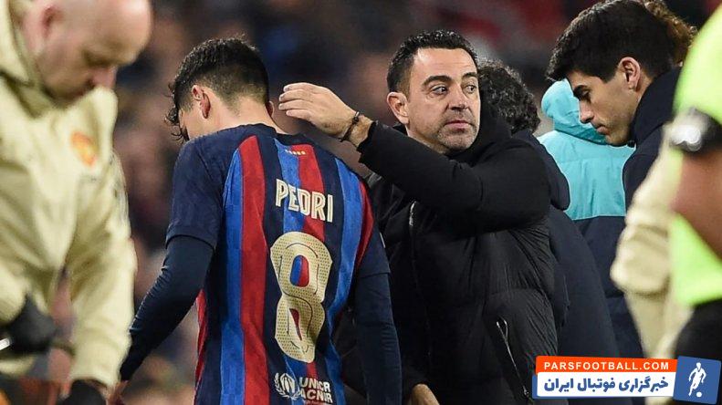 پدری با بدن ورزیده در تمرینات بارسلونا