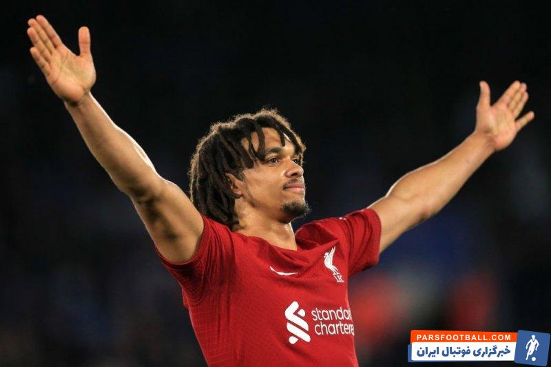 آرنولد : از بازی کردن در میانه زمین بسیار لذت می‌برم