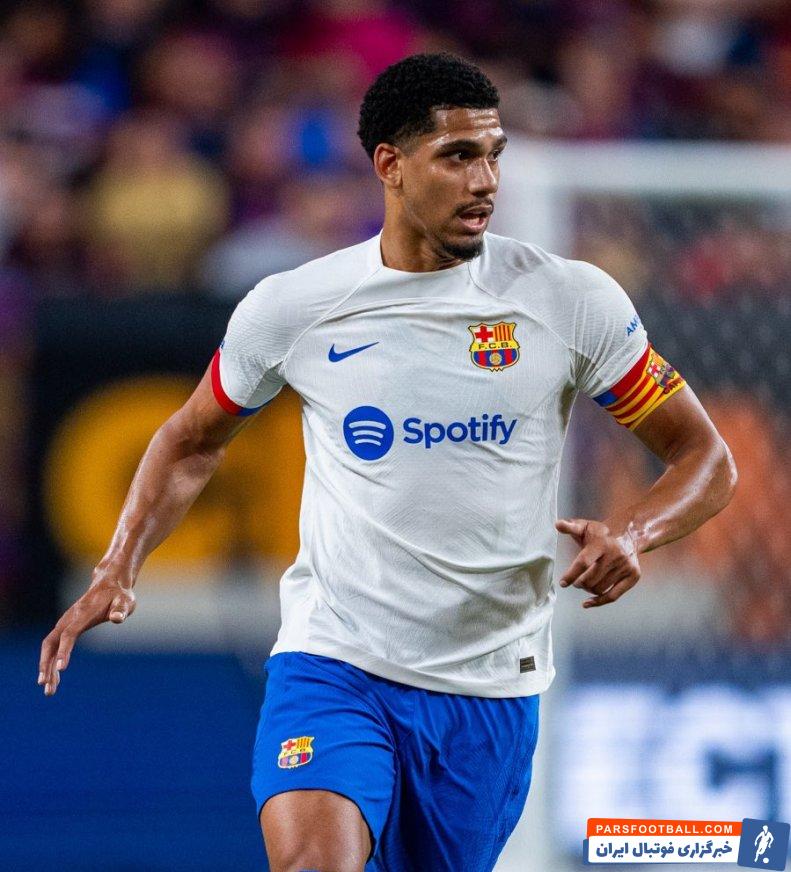 بارسلونا ؛ رونالد آرائوخو کاپیتان بارسلونا در دیدار برابر میلان