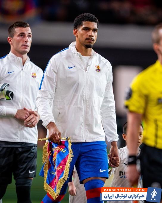 بارسلونا ؛ رونالد آرائوخو کاپیتان بارسلونا در دیدار برابر میلان
