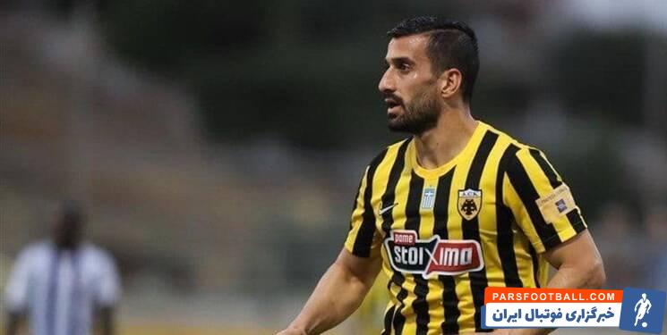 آ.ا.ک ؛ جشن صعود بازیکنان و اعضای تیم آ.ا.ک آتن با پیراهن یادبود هوادار مقتول