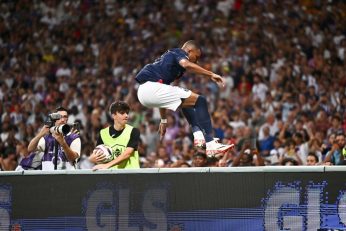 امباپه ؛ انریکه سرمربی پاری سن ژرمن : امباپه یک بازیکن در سطح بین المللی است