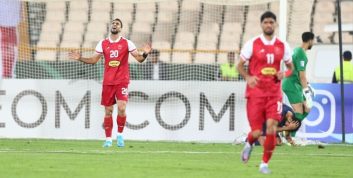 پرسپولیس ؛ سروش رفیعی به صورت ایستاده تقابل پرسپولیس و النصر را تماشا کرد