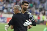 یحیی گل محمدی و علیرضا بیرانوند در فرودگاه جلسه ای برگزار کردند