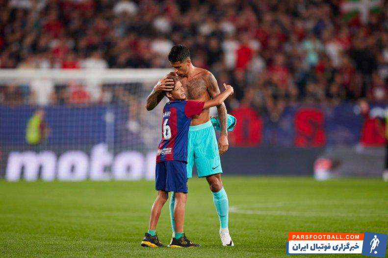 بارسلونا ؛ ژوائو کانسلو و اهدای پیراهنش به جیمی جامپ خردسال 