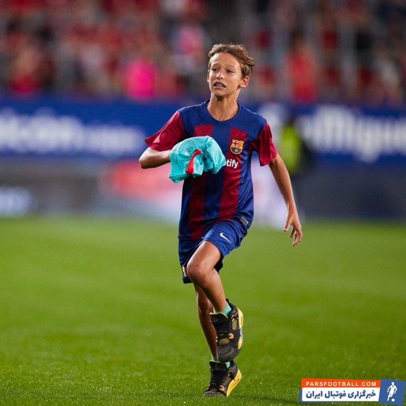 بارسلونا ؛ ژوائو کانسلو و اهدای پیراهنش به جیمی جامپ خردسال 